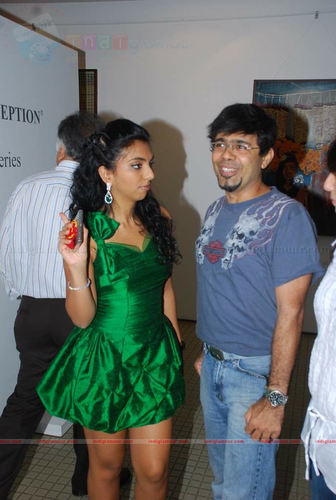 Perizaad Zoraibian at artist Janvi Mahimtura's art exhibition Event hd photo
