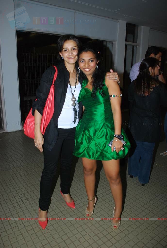 Perizaad Zoraibian at artist Janvi Mahimtura's art exhibition Event hd photo