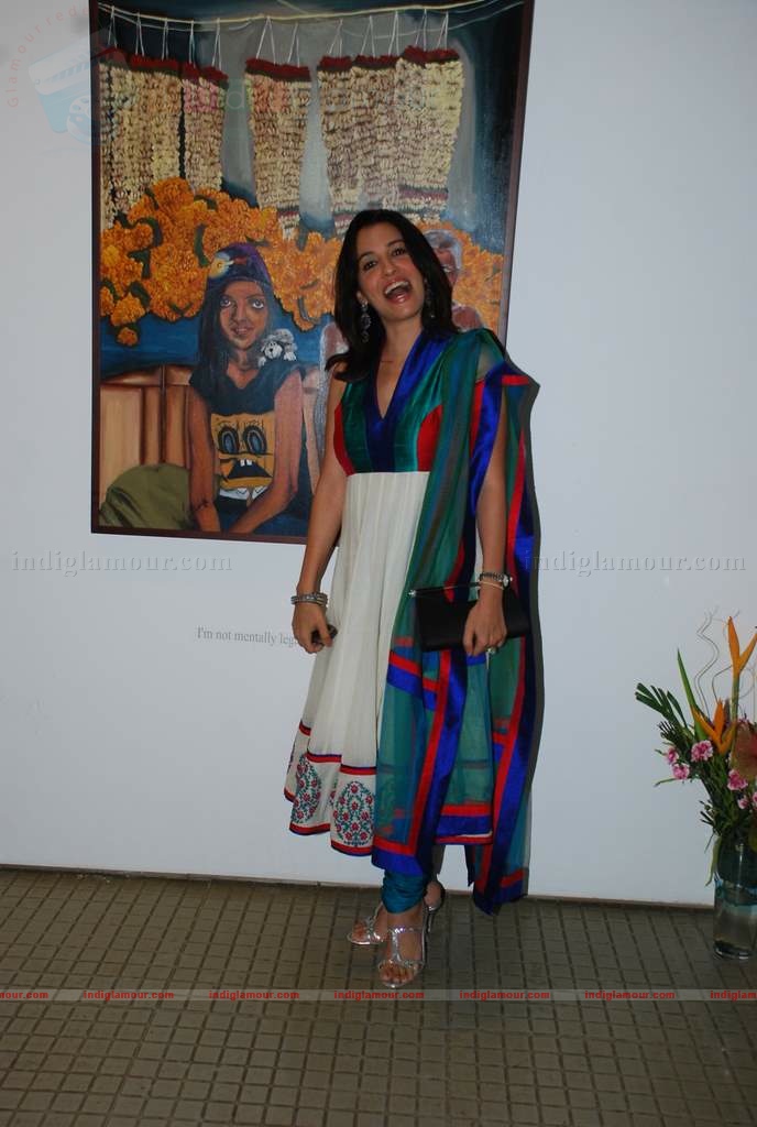 Perizaad Zoraibian at artist Janvi Mahimtura's art exhibition Event hd photo
