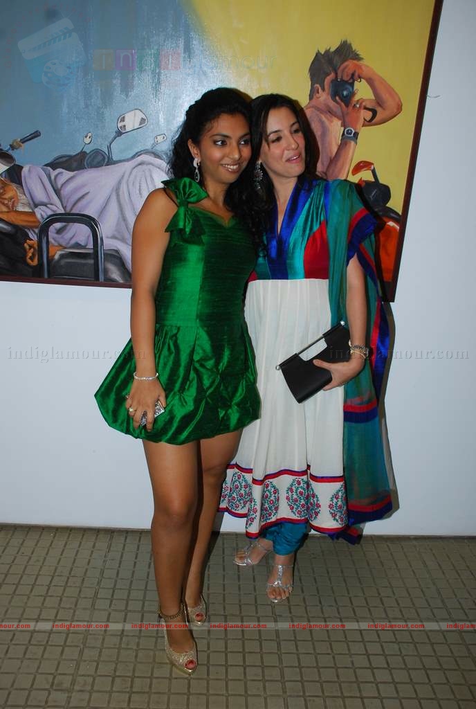 Perizaad Zoraibian at artist Janvi Mahimtura's art exhibition Event hd photo