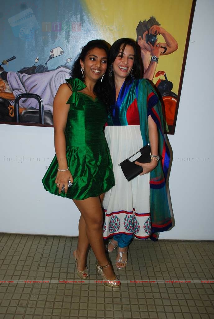Perizaad Zoraibian at artist Janvi Mahimtura's art exhibition Event hd photo