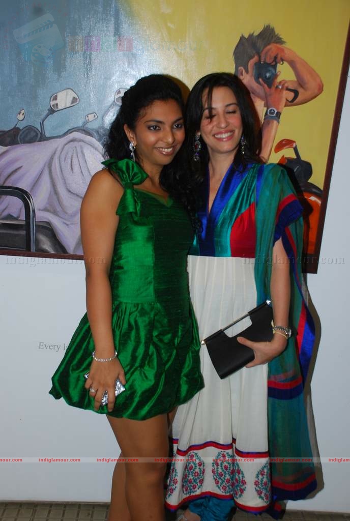 Perizaad Zoraibian at artist Janvi Mahimtura's art exhibition Event hd photo