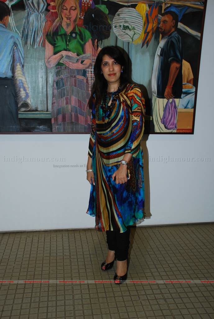 Perizaad Zoraibian at artist Janvi Mahimtura's art exhibition Event hd photo