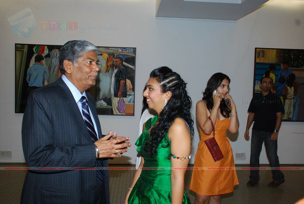 Perizaad Zoraibian at artist Janvi Mahimtura's art exhibition Event hd photo