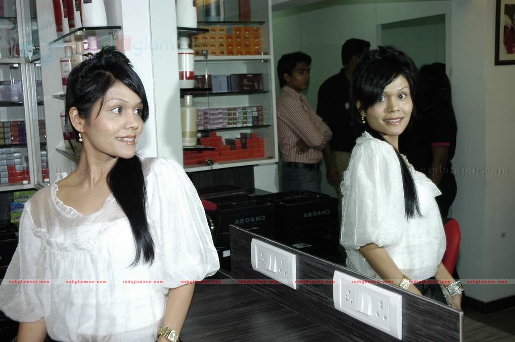 Rakhi Sawant's Beauty lounge launch Event hd photo