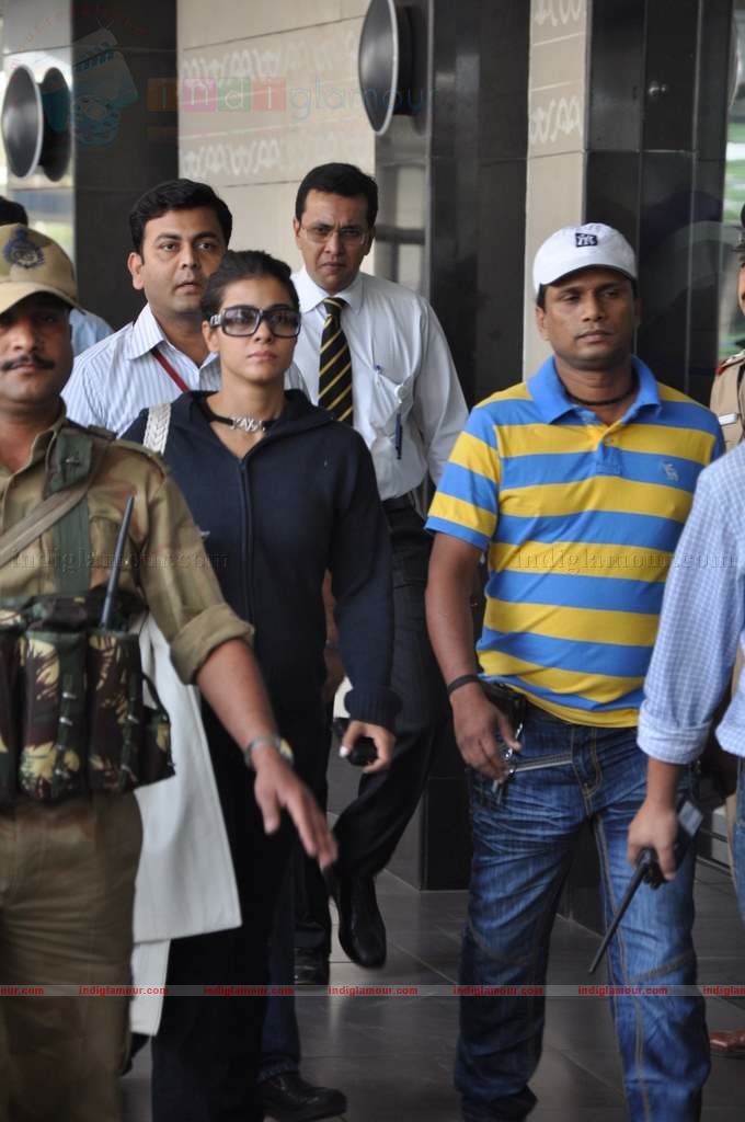SRK, Kajol, Karan arrive back in Mumbai Event hd photo