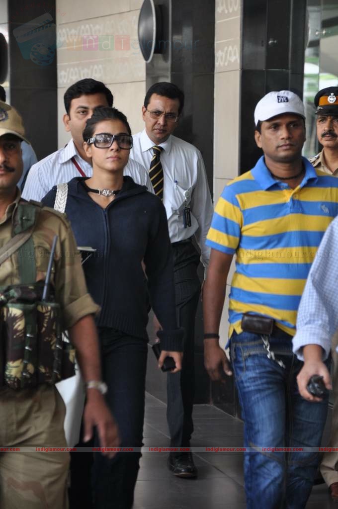 SRK, Kajol, Karan arrive back in Mumbai Event hd photo