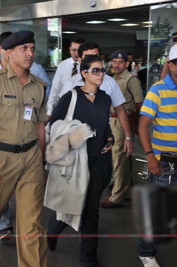 SRK, Kajol, Karan arrive back in Mumbai Event hd photo