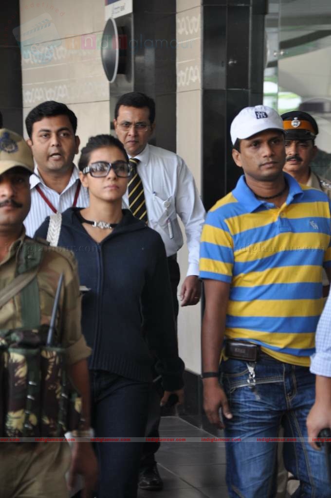 SRK, Kajol, Karan arrive back in Mumbai Event hd photo