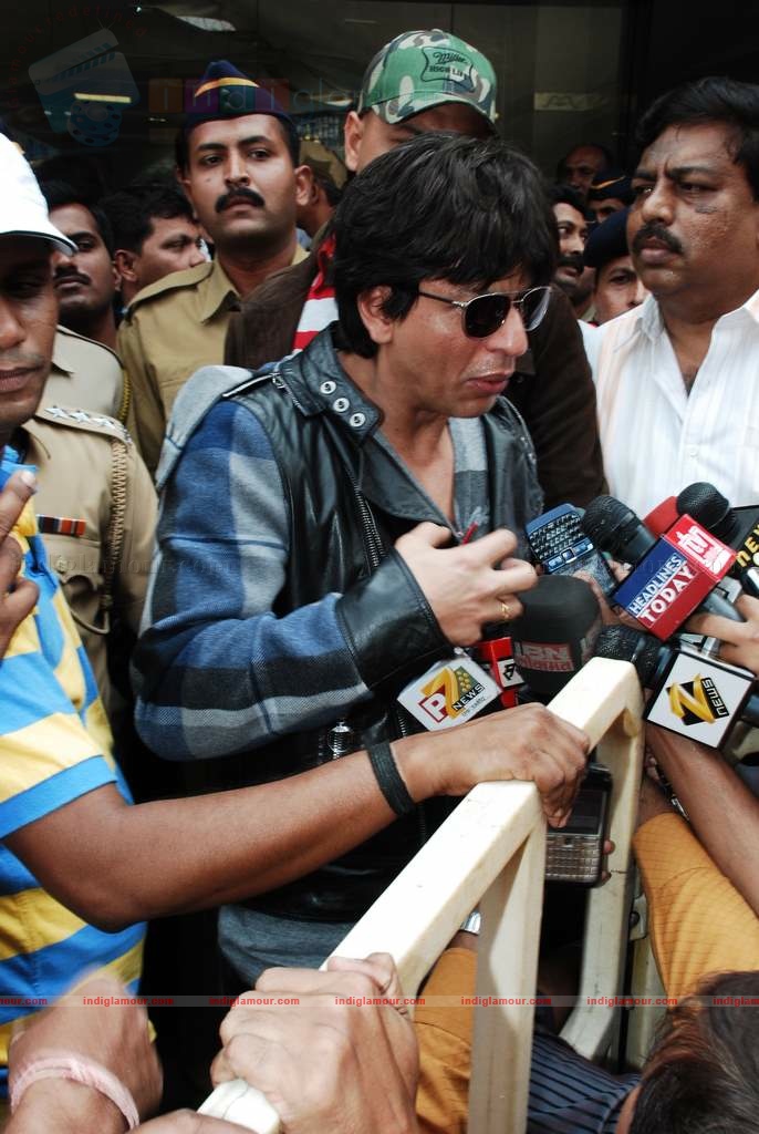 SRK, Kajol, Karan arrive back in Mumbai Event hd photo