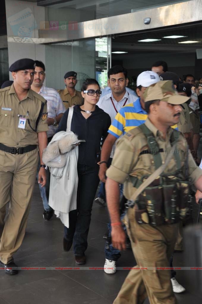 SRK, Kajol, Karan arrive back in Mumbai Event hd photo