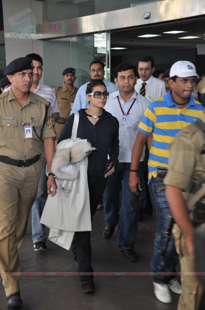 SRK, Kajol, Karan arrive back in Mumbai Event hd photo