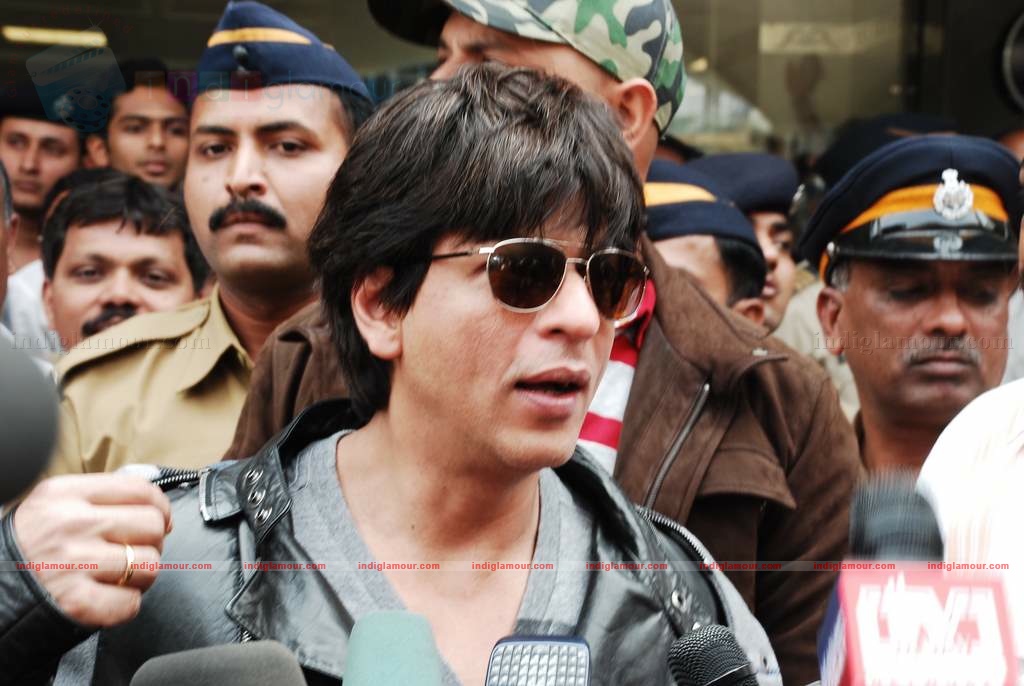 SRK, Kajol, Karan arrive back in Mumbai Event hd photo