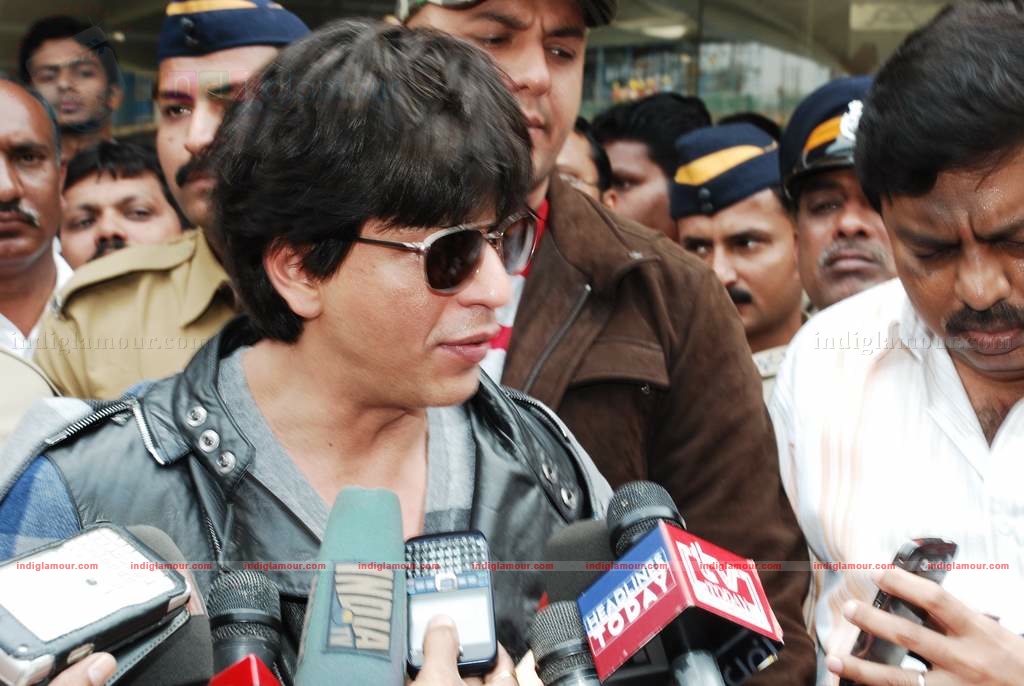 SRK, Kajol, Karan arrive back in Mumbai Event hd photo