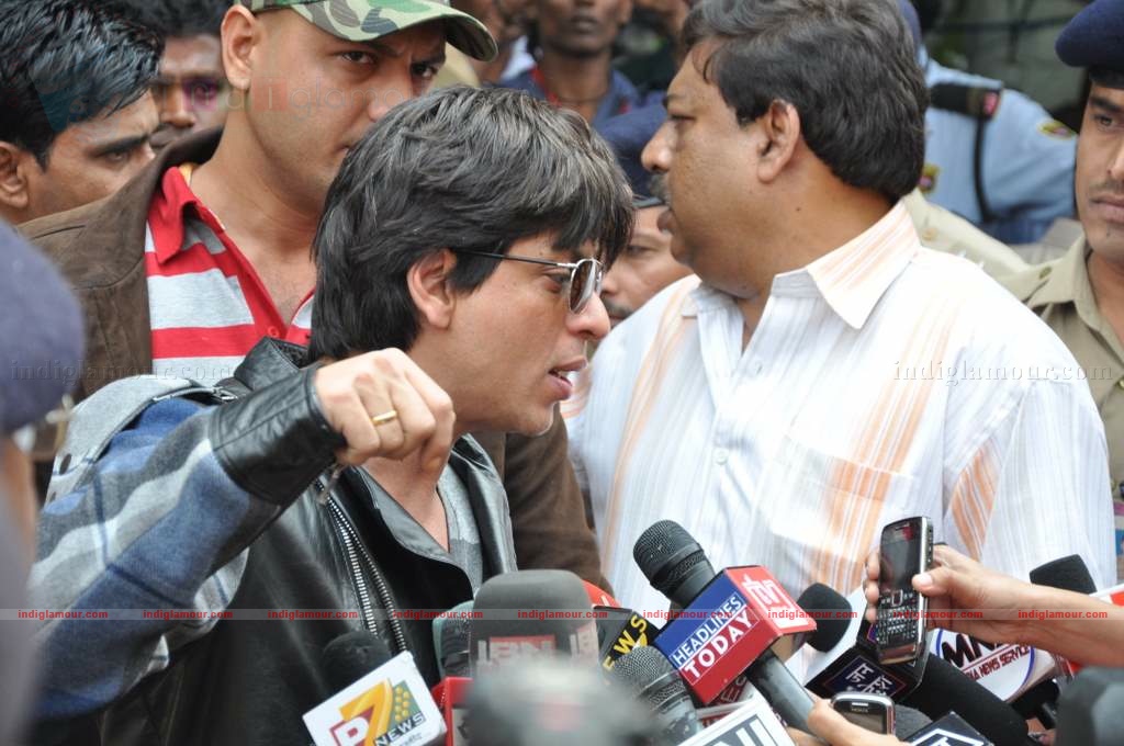 SRK, Kajol, Karan arrive back in Mumbai Event hd photo