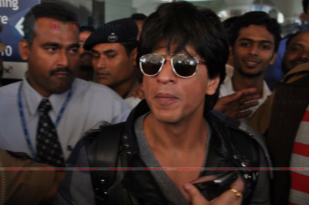 SRK, Kajol, Karan arrive back in Mumbai Event hd photo