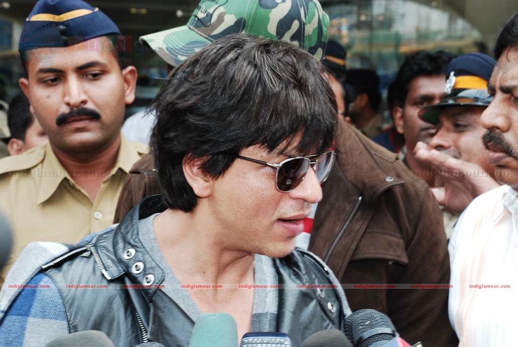 SRK, Kajol, Karan arrive back in Mumbai Event hd photo