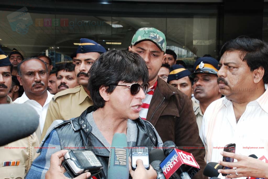 SRK, Kajol, Karan arrive back in Mumbai Event hd photo
