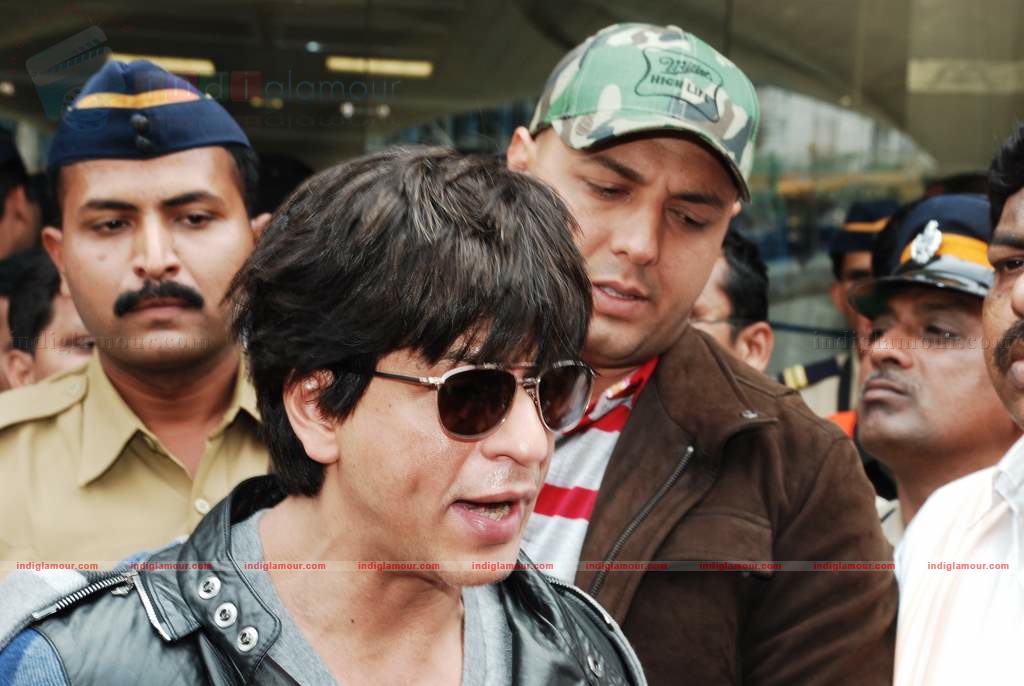 SRK, Kajol, Karan arrive back in Mumbai Event hd photo