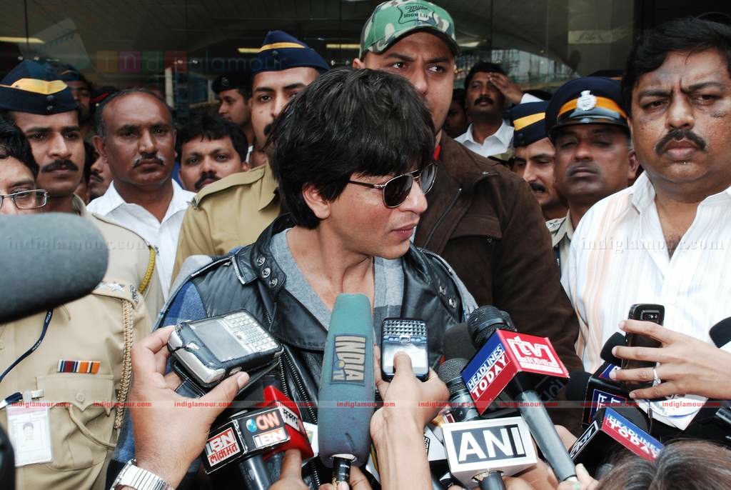 SRK, Kajol, Karan arrive back in Mumbai Event hd photo