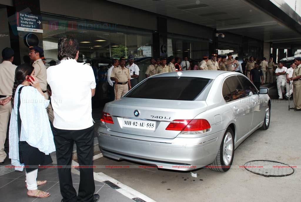 SRK, Kajol, Karan arrive back in Mumbai Event hd photo