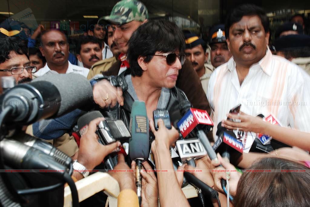 SRK, Kajol, Karan arrive back in Mumbai Event hd photo