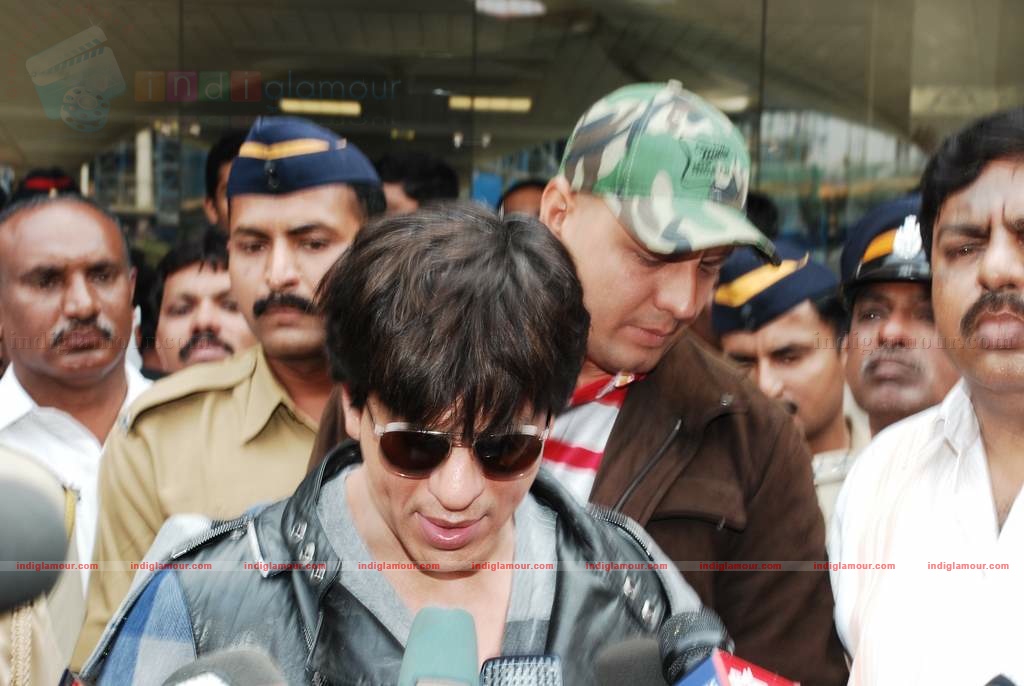 SRK, Kajol, Karan arrive back in Mumbai Event hd photo