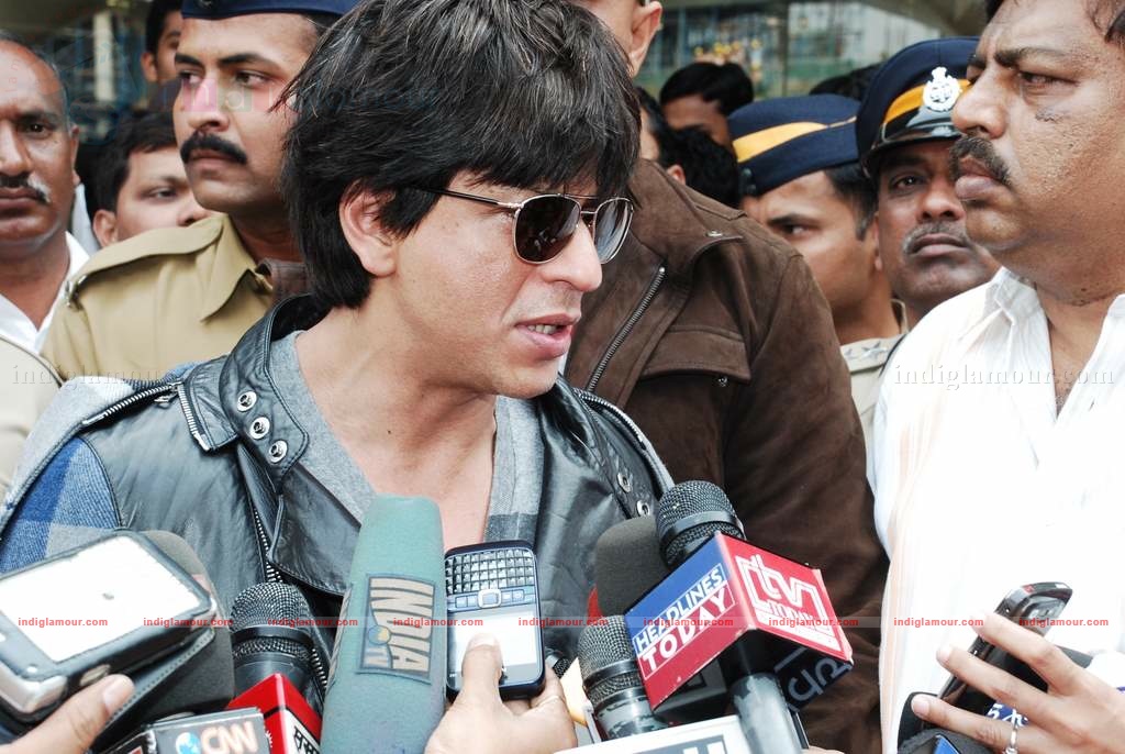 SRK, Kajol, Karan arrive back in Mumbai Event hd photo
