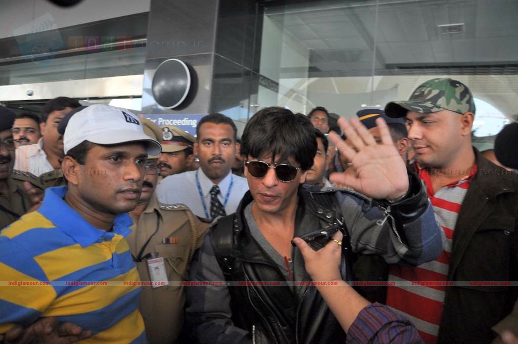 SRK, Kajol, Karan arrive back in Mumbai Event hd photo