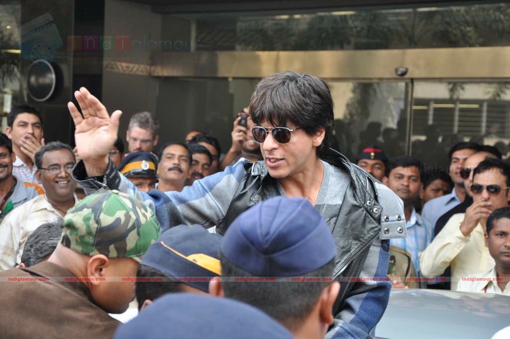 SRK, Kajol, Karan arrive back in Mumbai Event hd photo