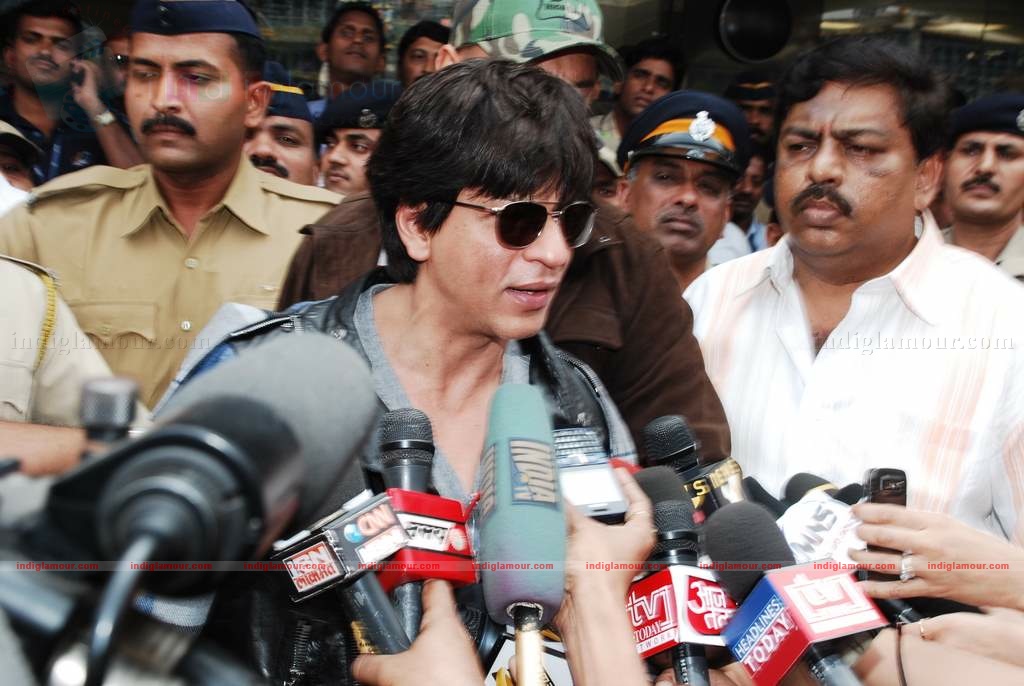 SRK, Kajol, Karan arrive back in Mumbai Event hd photo