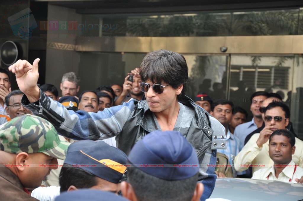 SRK, Kajol, Karan arrive back in Mumbai Event hd photo