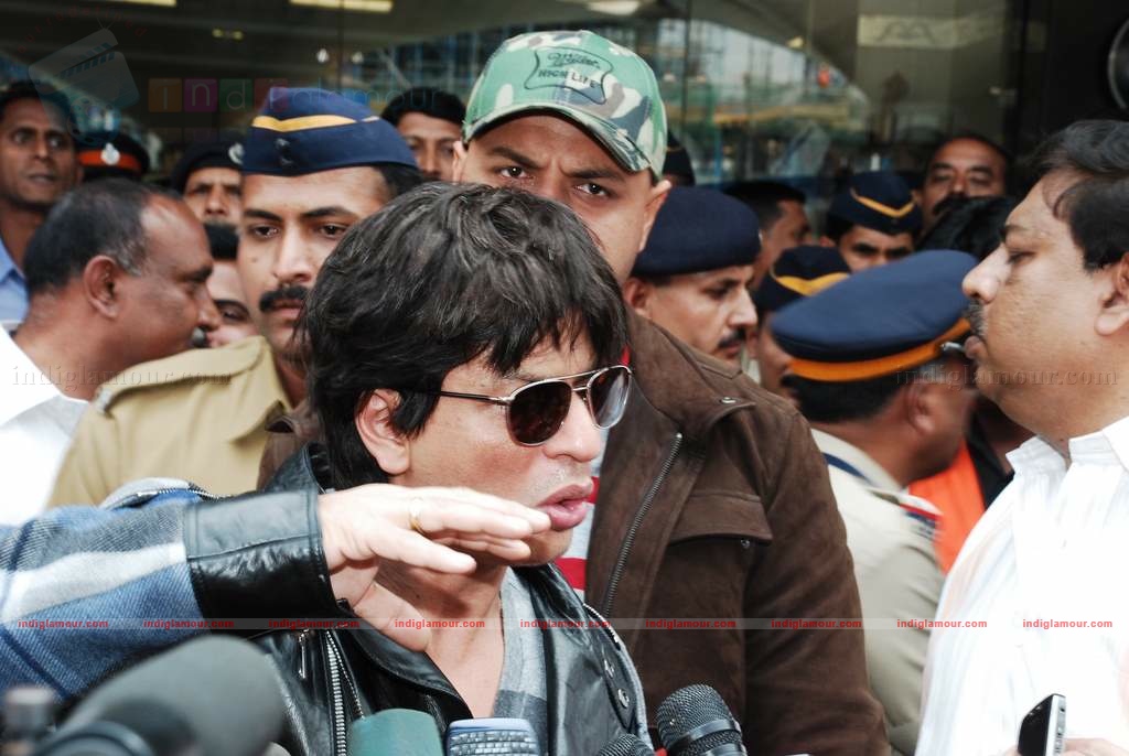 SRK, Kajol, Karan arrive back in Mumbai Event hd photo