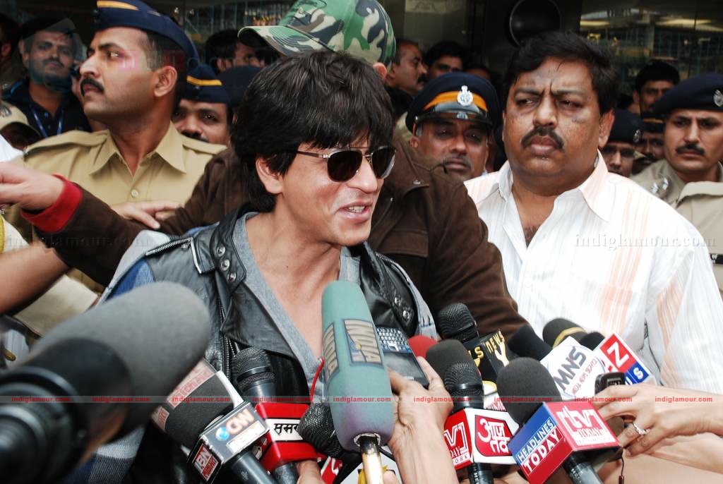 SRK, Kajol, Karan arrive back in Mumbai Event hd photo