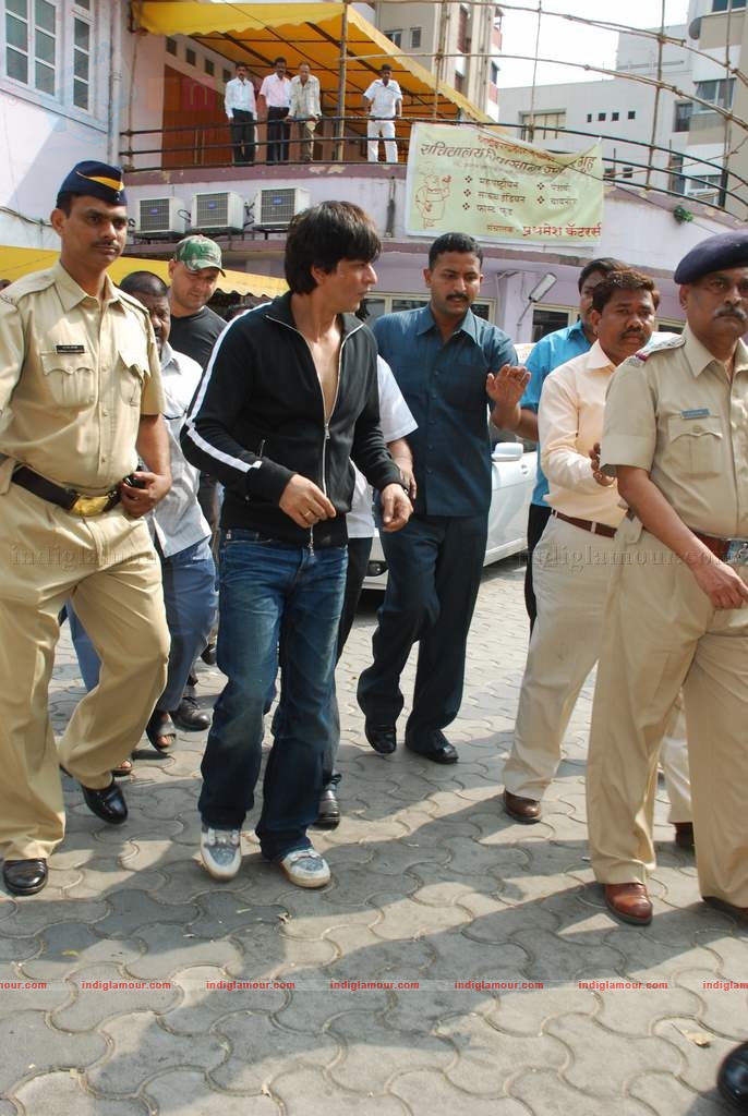 SRK with kids Aryan and Suhana at Maharastra State open Taekwondo competition Event hd photo
