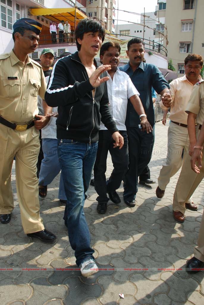 SRK with kids Aryan and Suhana at Maharastra State open Taekwondo competition Event hd photo