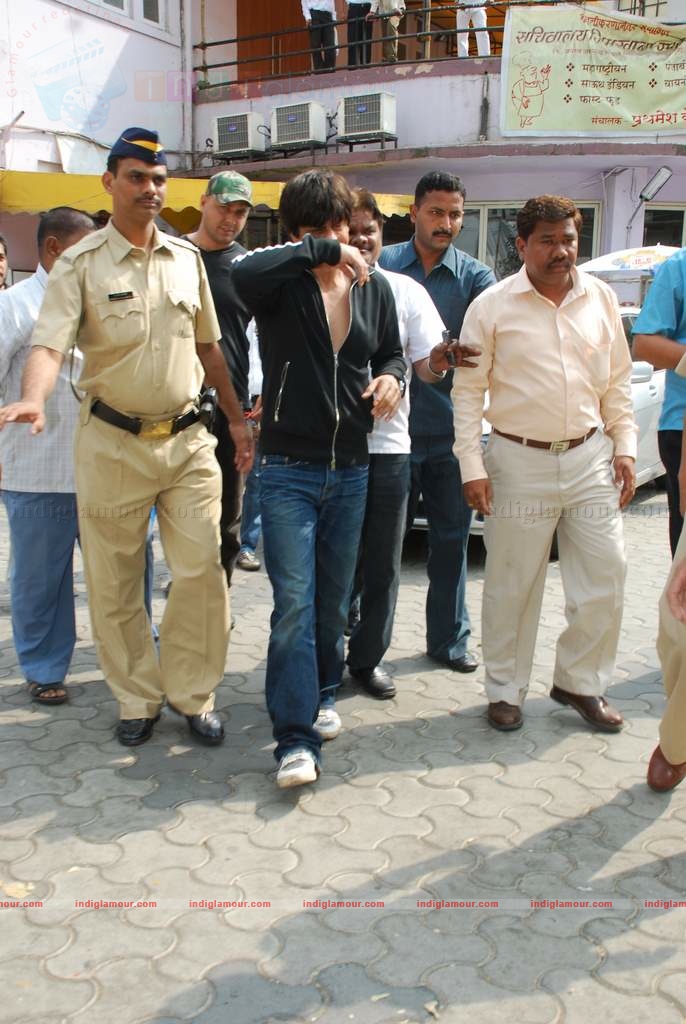 SRK with kids Aryan and Suhana at Maharastra State open Taekwondo competition Event hd photo