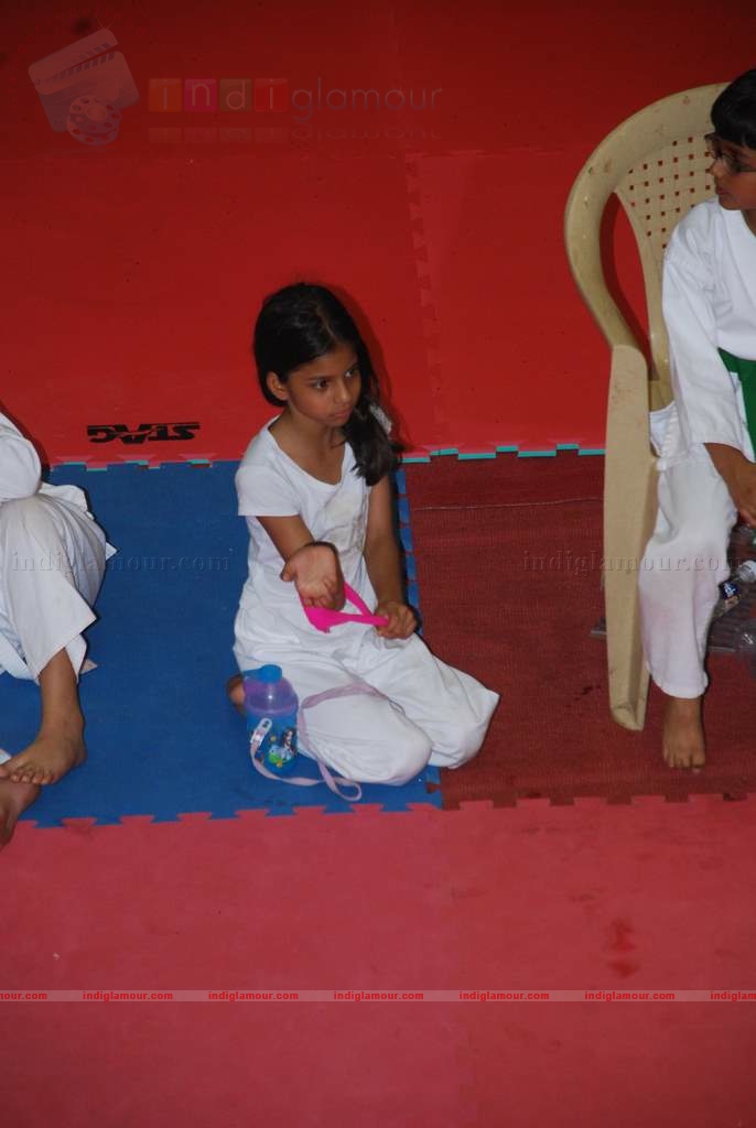 SRK with kids Aryan and Suhana at Maharastra State open Taekwondo competition Event hd photo