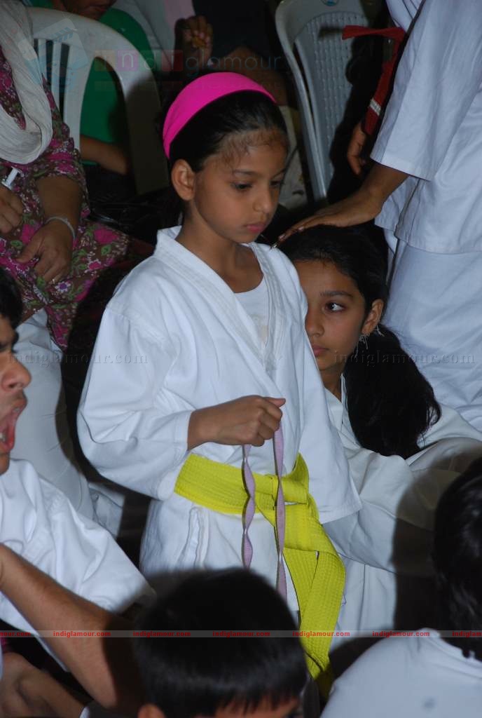 SRK with kids Aryan and Suhana at Maharastra State open Taekwondo competition Event hd photo