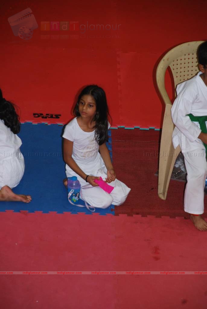 SRK with kids Aryan and Suhana at Maharastra State open Taekwondo competition Event hd photo