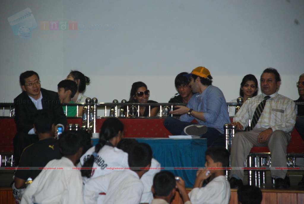 SRK with kids Aryan and Suhana at Maharastra State open Taekwondo competition Event hd photo