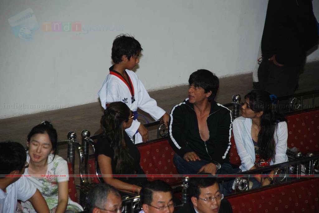 SRK with kids Aryan and Suhana at Maharastra State open Taekwondo competition Event hd photo