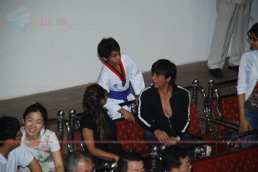 SRK with kids Aryan and Suhana at Maharastra State open Taekwondo competition Event hd photo