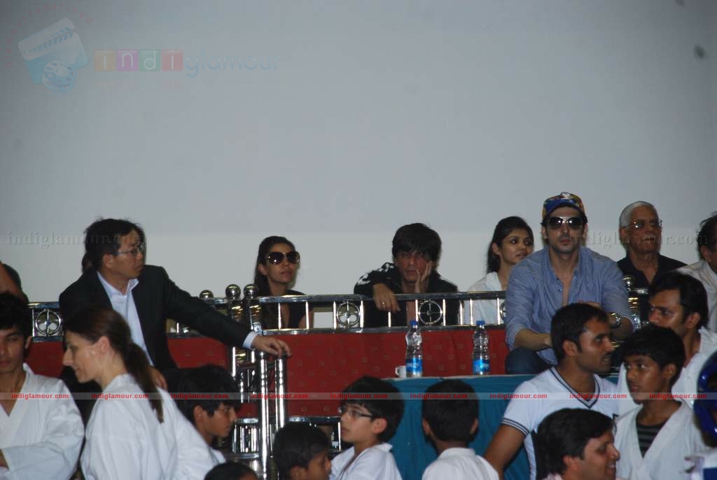 SRK with kids Aryan and Suhana at Maharastra State open Taekwondo competition Event hd photo