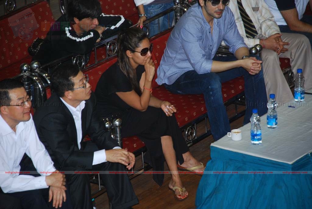 SRK with kids Aryan and Suhana at Maharastra State open Taekwondo competition Event hd photo