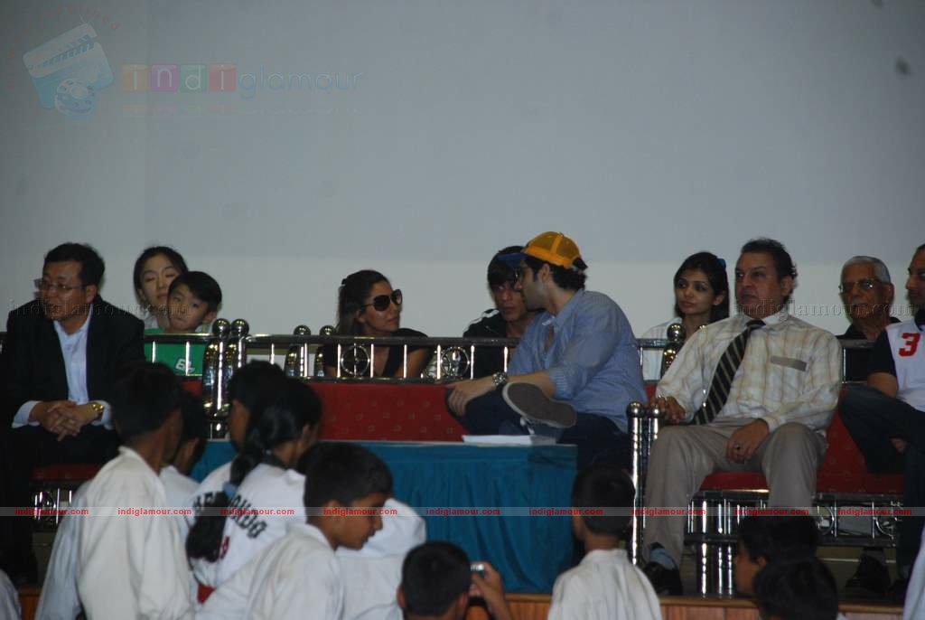 SRK with kids Aryan and Suhana at Maharastra State open Taekwondo competition Event hd photo