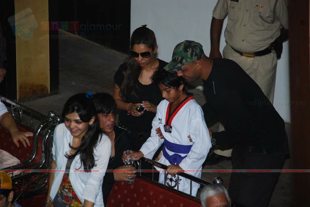 SRK with kids Aryan and Suhana at Maharastra State open Taekwondo competition Event hd photo