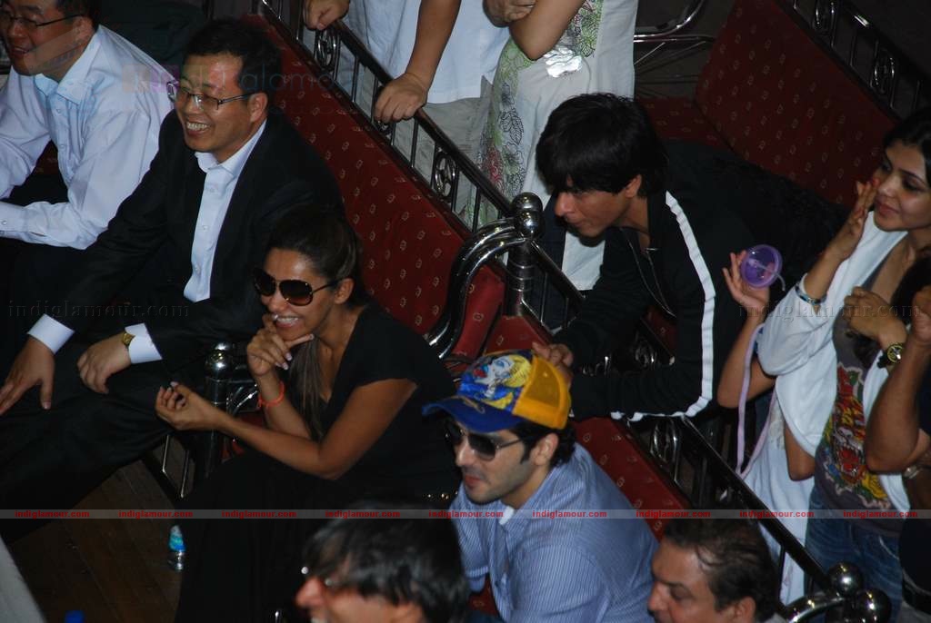 SRK with kids Aryan and Suhana at Maharastra State open Taekwondo competition Event hd photo