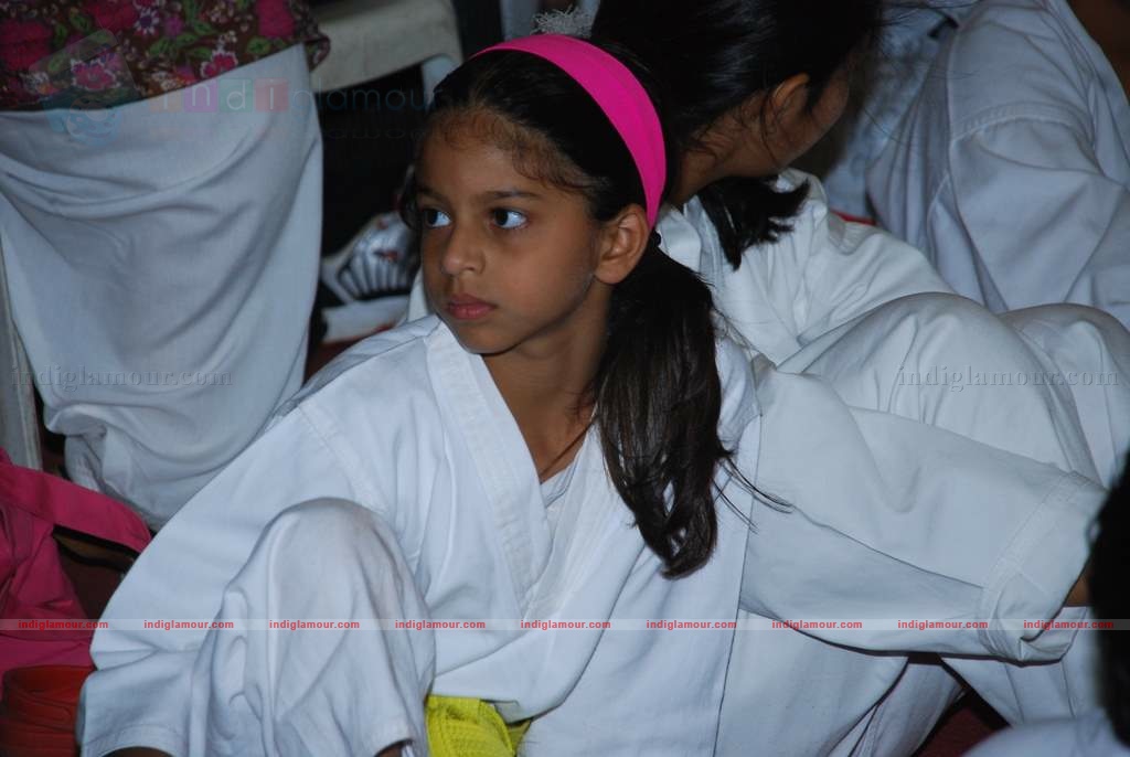 SRK with kids Aryan and Suhana at Maharastra State open Taekwondo competition Event hd photo