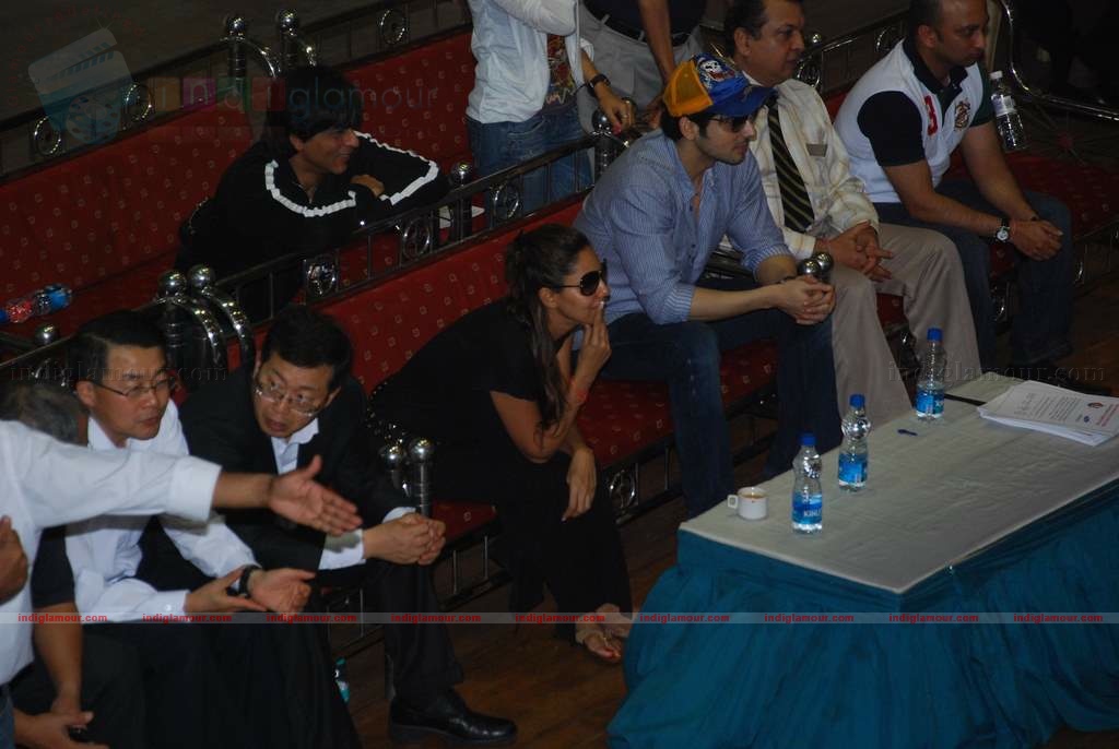 SRK with kids Aryan and Suhana at Maharastra State open Taekwondo competition Event hd photo